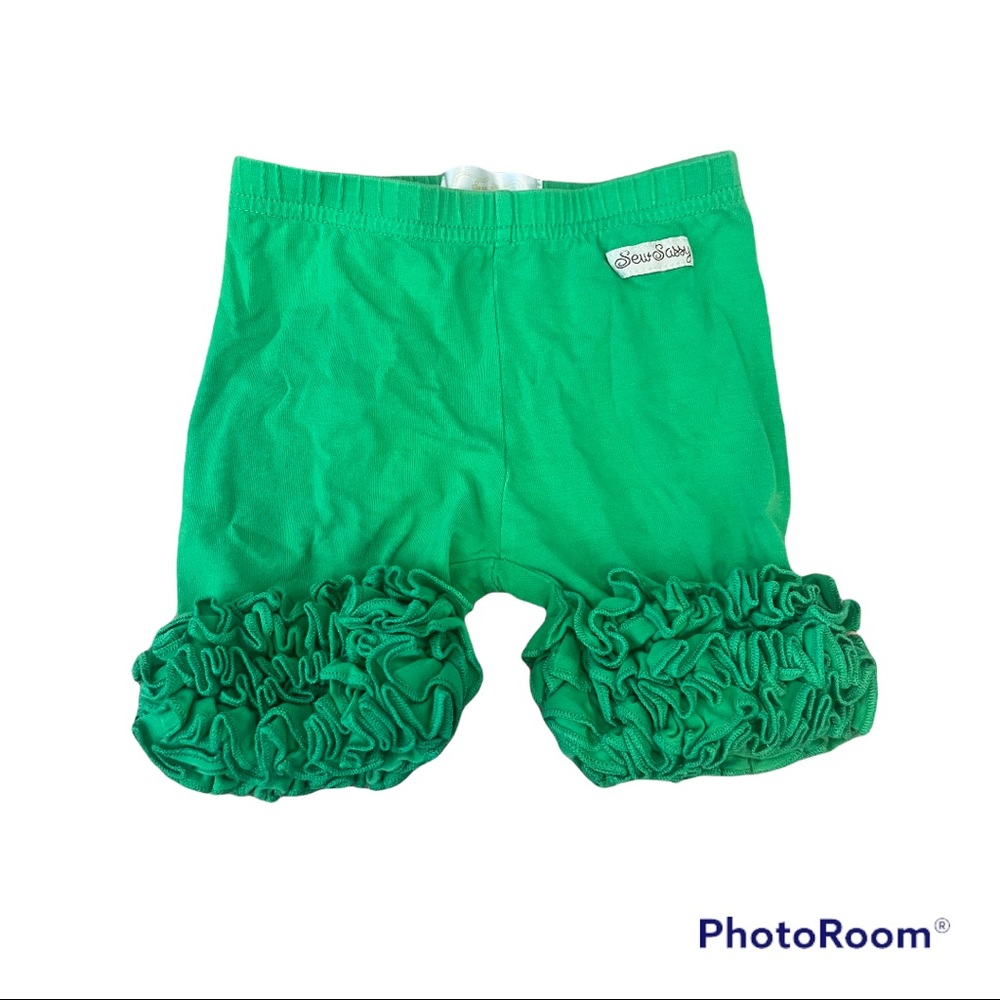 Sew sassy boutique ruffle shorties, size 2